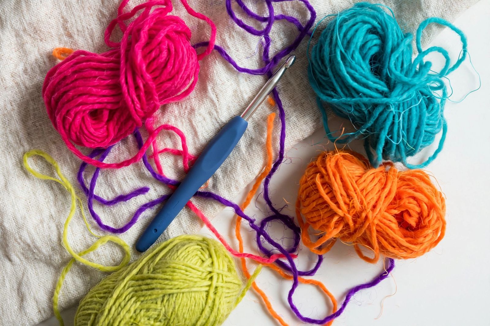 Punto bajo de crochet en hilo vibrante